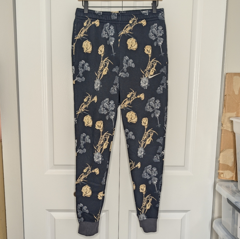 Nike Sportswear Club Fleece Floral Jogger Pants Anthracite Grey Cream Mens Small